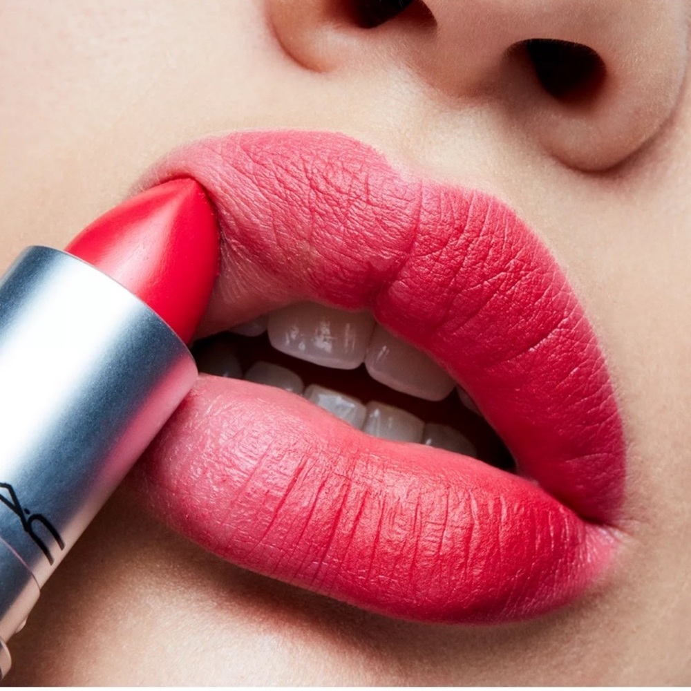 New! MAC Retro Matte Lipstick *RELENTLESSLY RED*